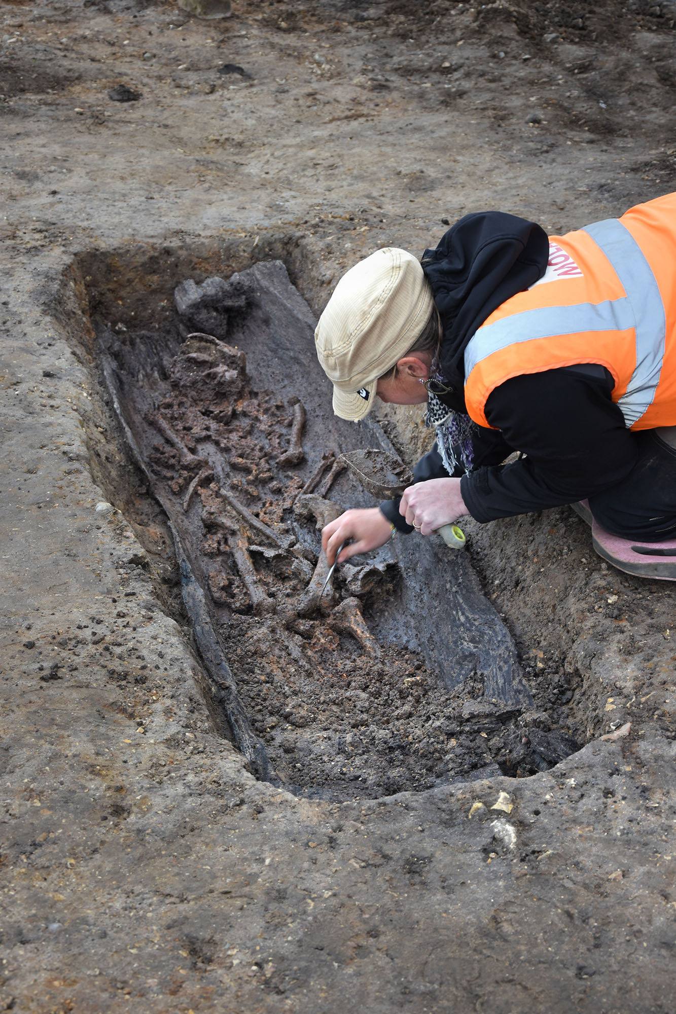 Discovery of rare AngloSaxon burials is revealed MOLA